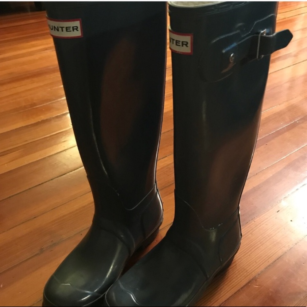 Authentic hunter boots. Size 6